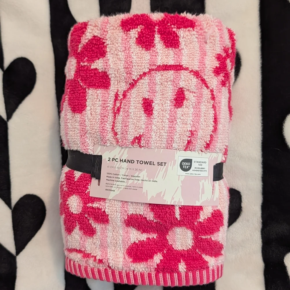 Betsey Johnson Pink Floral Happy Face Retro 70's Style Hand Towel Set
